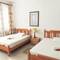 Отель Reef Holidays Apartments