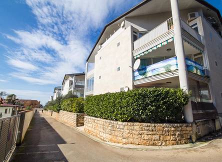 Отель Apartments Duga Uvala