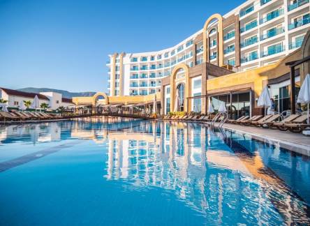 Отель The Lumos Deluxe Resort Hotel & Spa