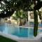 Отель Sunshine Studios & Apartments
