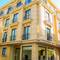 Отель Deluxe Newport Hotel