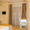 Отель Deluxe Newport Hotel