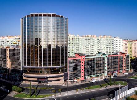 Отель Ramada by Wyndham Lisbon