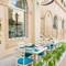 Отель Two Seasons Boutique Hotel