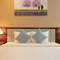 Отель Yarra Ocean Suites Danang