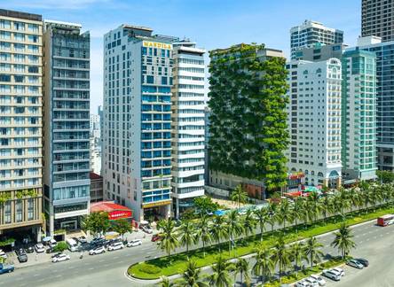 Отель Mandila Beach Hotel Danang