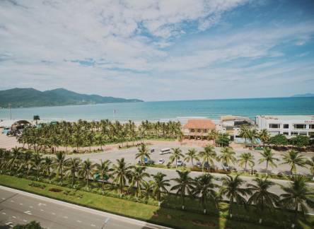 Отель Mandila Beach Hotel Danang