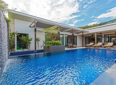 Отель CasaBay Luxury Pool Villas