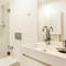 Отель Hello Lisbon Sao Bento Valley Boutique Apartments
