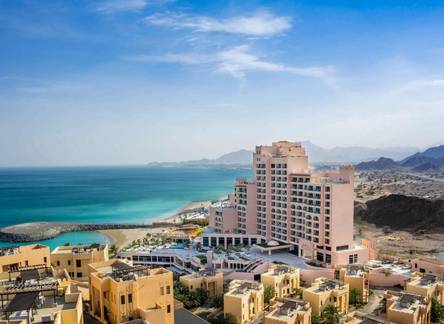 Отель Fairmont Fujairah Beach Resort