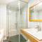 Отель Golden Daisy Hotel