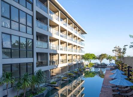 Отель Mayaana Beach Resort Pattaya