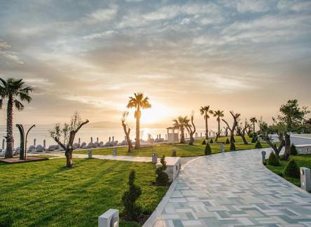 Отель Blue Carpet Luxury Suites