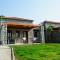 Отель Alisahni Beachfront Villas