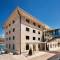 Отель Hotel Brown Beach House