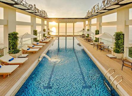 Отель Paris Deli Danang Beach Hotel