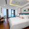Отель Paris Deli Danang Beach Hotel