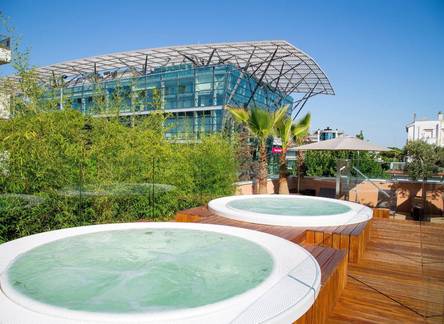 Отель Metropol Ceccarini Suite, Riccione