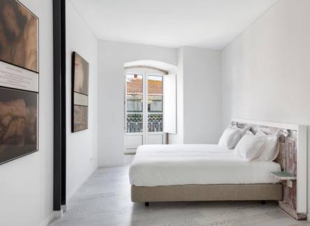 Отель Hello Lisbon Castelo Apartments