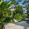Отель Bakung Ubud Resort & Villa