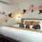 Отель Hotel Clover The Arts