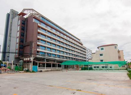 Отель Golden Jomtien Beach Hotel
