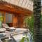 Отель The Barefoot Eco Hotel