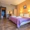 Отель John's Hotel