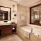 Отель Sheraton Shenzhou Peninsula Resort