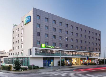 Отель Holiday Inn Express Lisbon Alfragide