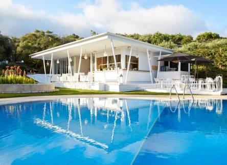 Отель Mr. and Mrs. White Corfu