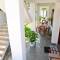 Отель Happy Tuna Guesthouse