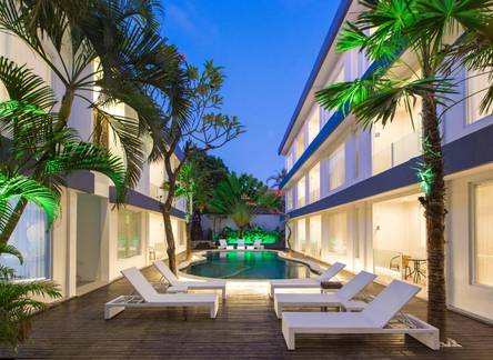 Отель Coast Boutique Apartments