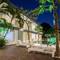 Отель Coast Boutique Apartments