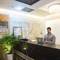 Отель Hotel Les Ambassadeurs