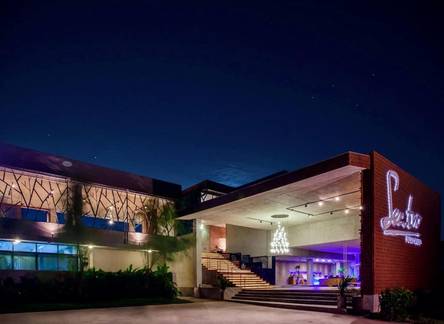 Отель Sea Two Pool Villa Resort Pattaya