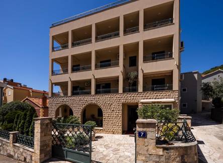 Отель Guest House Medin