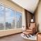 Отель Radisson Blu Dubai Canal View
