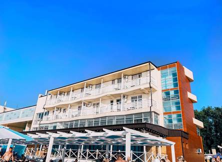 Отель First Line Hotel