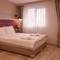 Отель The Lola Hotel