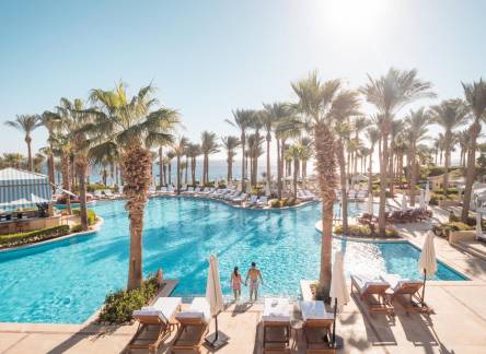 Отель Four Seasons Resort