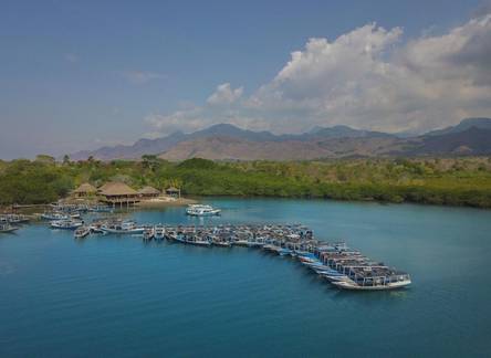 Отель Mimpi Resort Menjangan