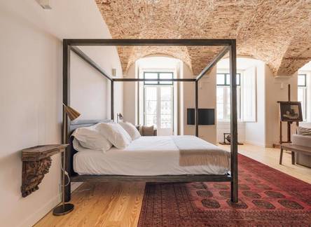 Отель The Visionaire Apartments