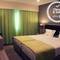 Отель VIP Executive Zurique Hotel