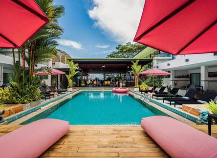 Отель CC's Hideaway Hotel