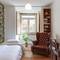 Отель The Indy House - Rooms & Apartments