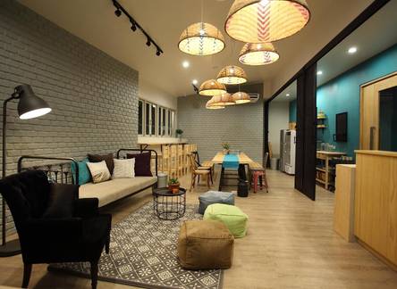 Отель Lupta Hostel Patong Hideaway