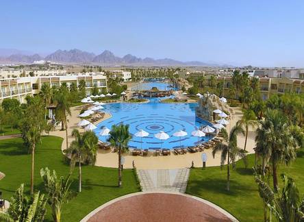 Отель DoubleTree by Hilton Sharks Bay Resort