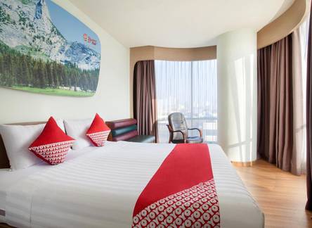 Отель Business Hotel Tomang