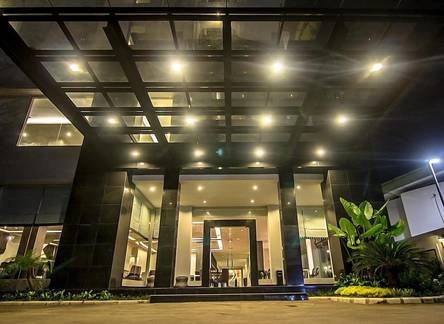 Отель Hotel Diradja
